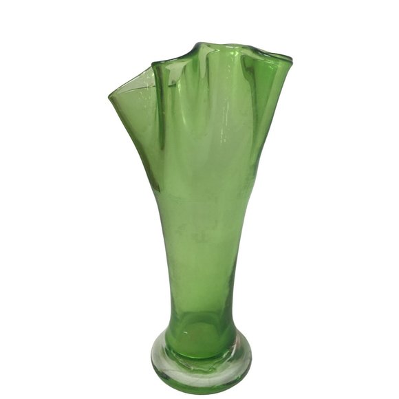 Vintage Looking Green Flower Vase with Scalloped Edges - Picture 1 of 6